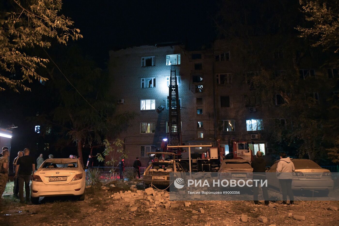 Последствия обстрела ВСУ жилого дома в Донецке