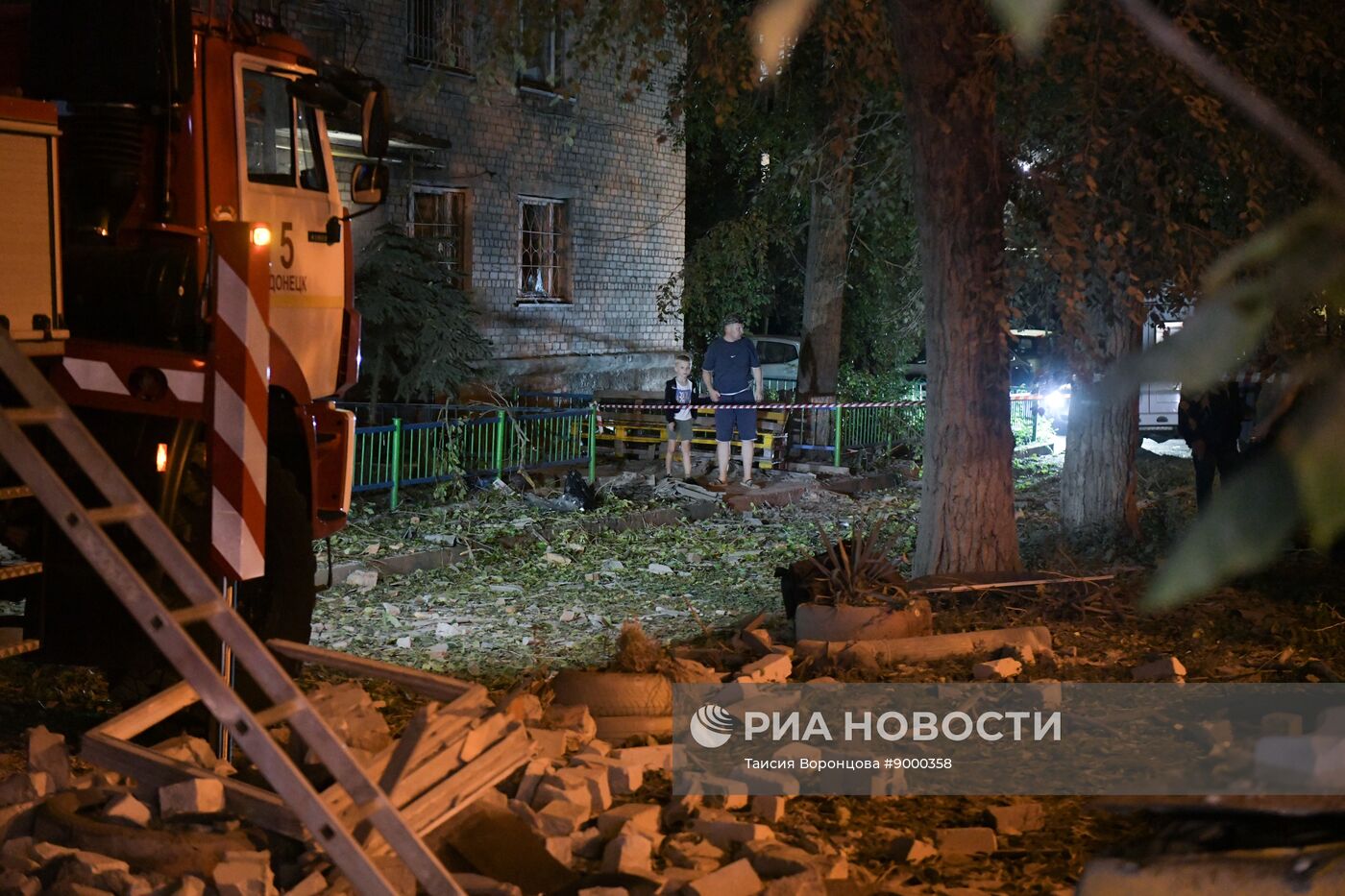 Последствия обстрела ВСУ жилого дома в Донецке