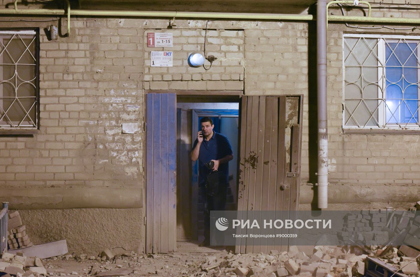 Последствия обстрела ВСУ жилого дома в Донецке