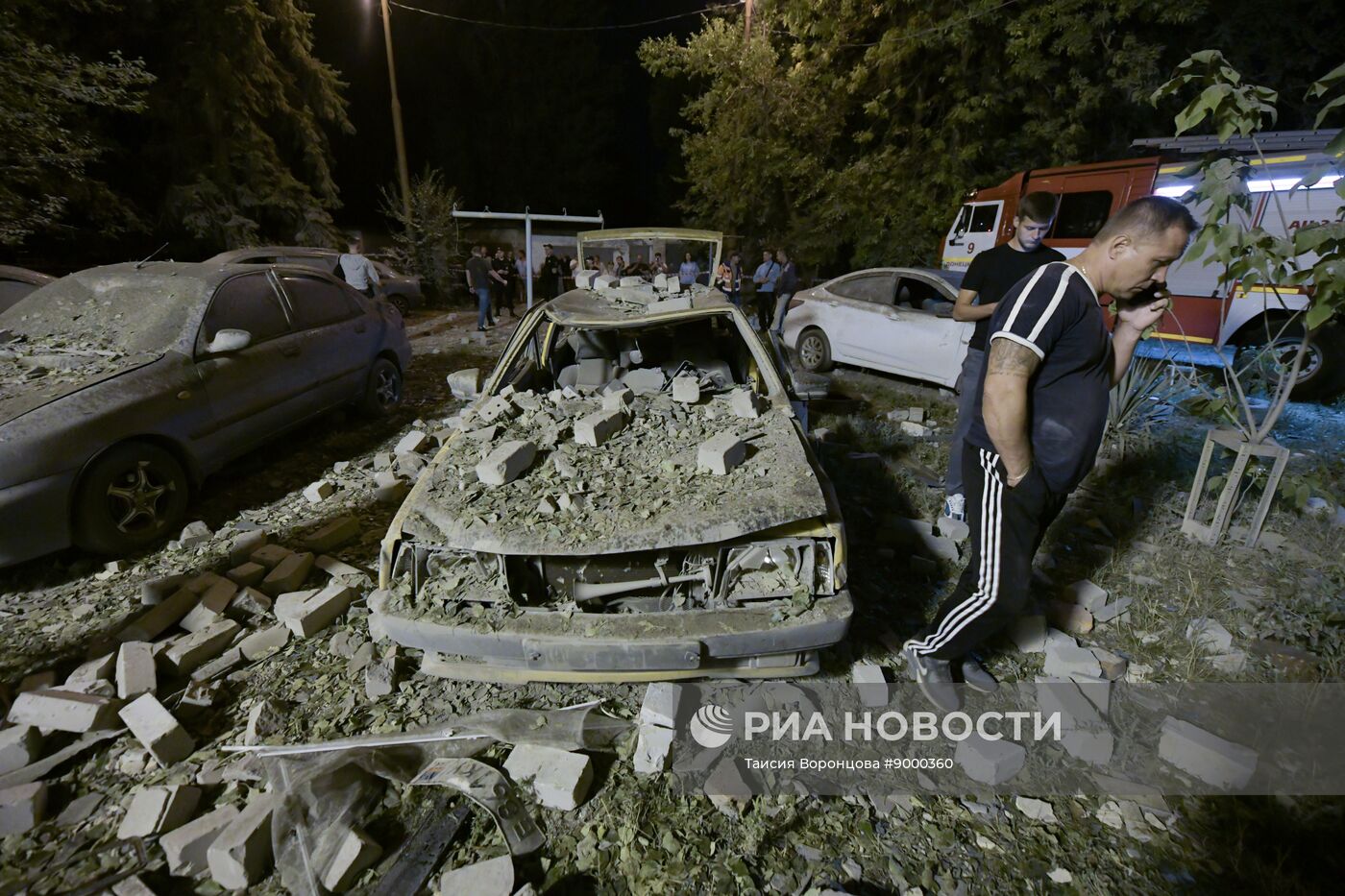 Последствия обстрела ВСУ жилого дома в Донецке