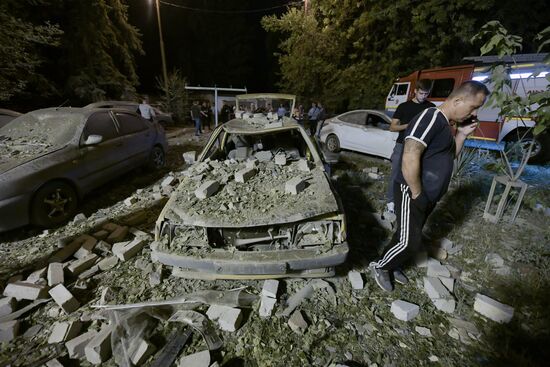 Последствия обстрела ВСУ жилого дома в Донецке