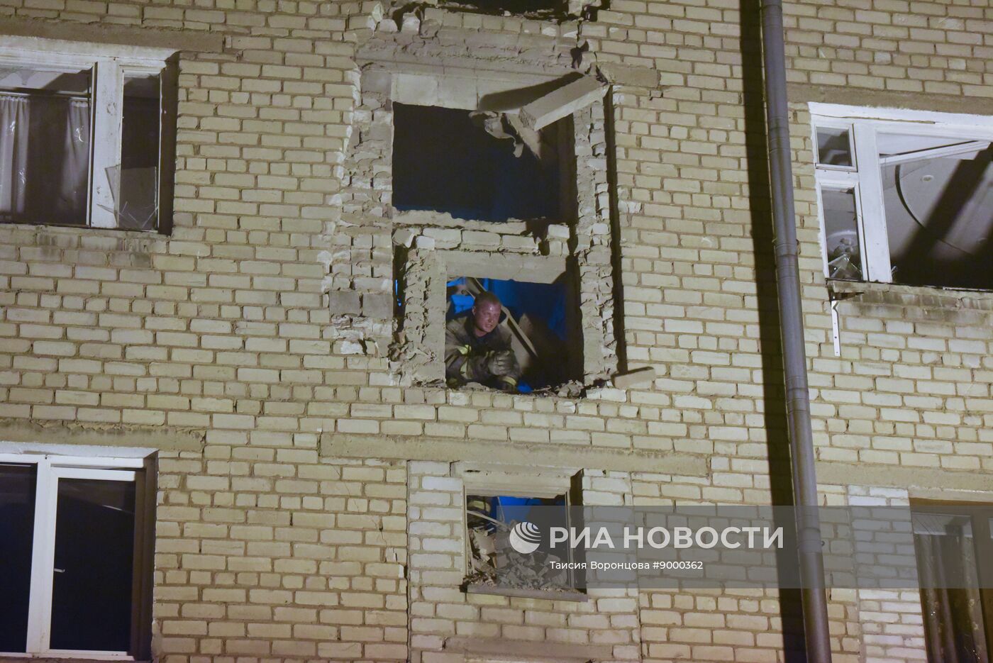 Последствия обстрела ВСУ жилого дома в Донецке