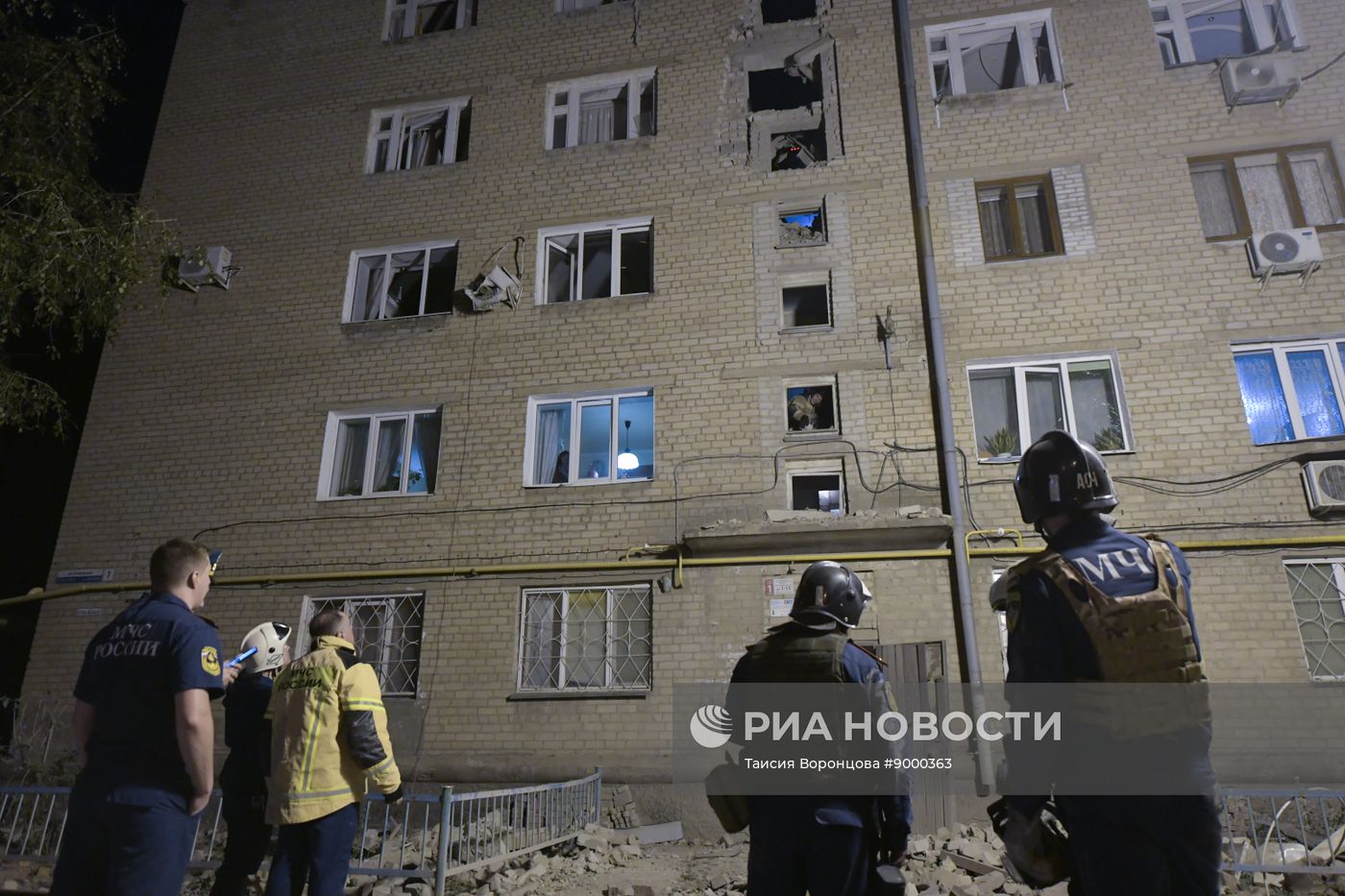 Последствия обстрела ВСУ жилого дома в Донецке