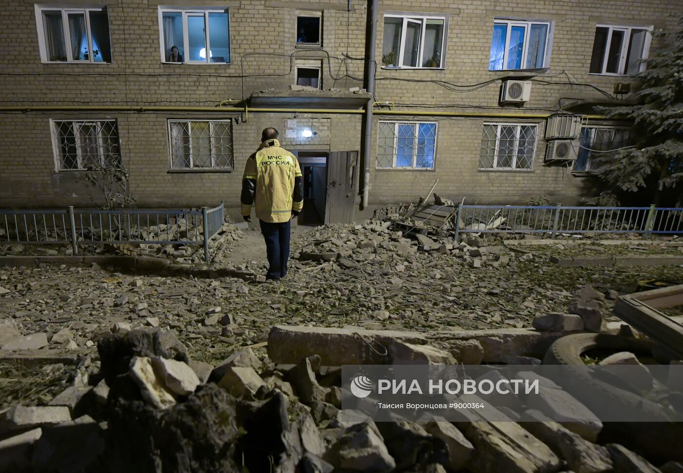 Последствия обстрела ВСУ жилого дома в Донецке