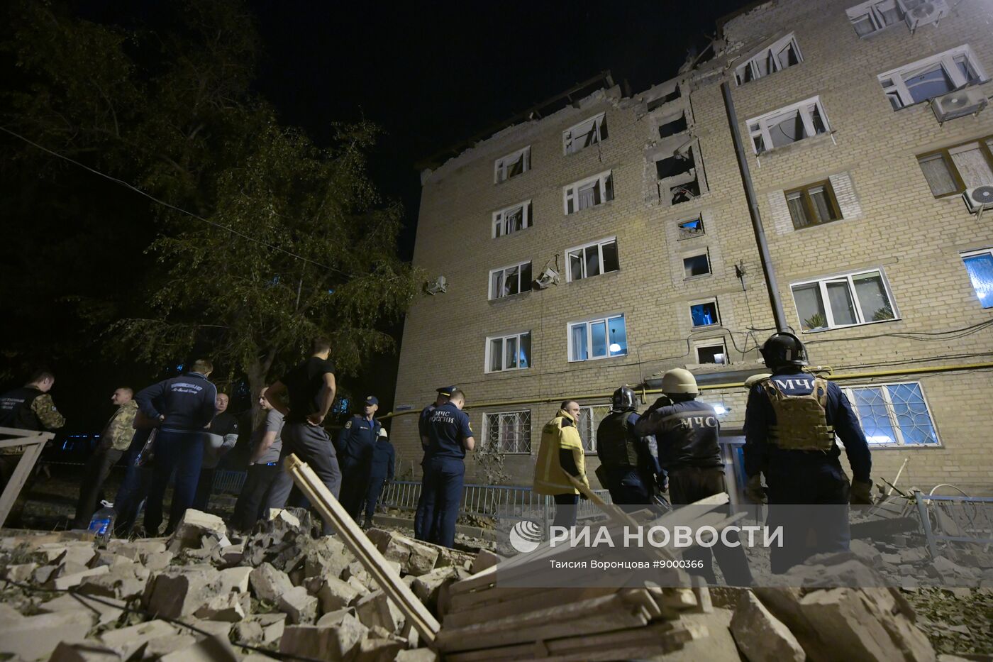 Последствия обстрела ВСУ жилого дома в Донецке