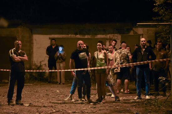 Последствия обстрела ВСУ жилого дома в Донецке