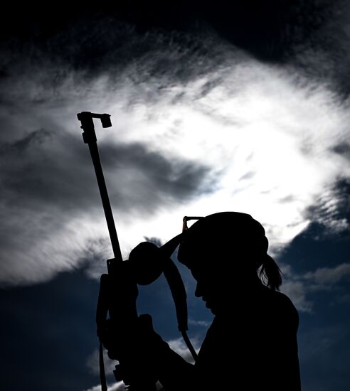 Тренировки перед началом чемпионата России по биатлону на лыжероллерах