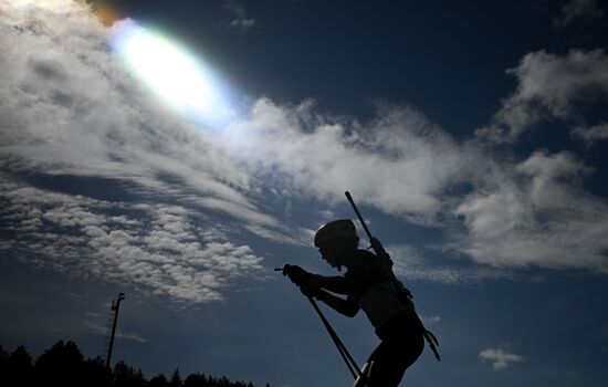 Тренировки перед началом чемпионата России по биатлону на лыжероллерах