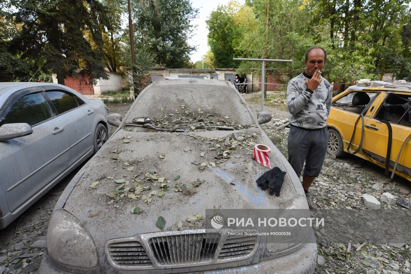 Последствия обстрела ВСУ жилого дома в Донецке
