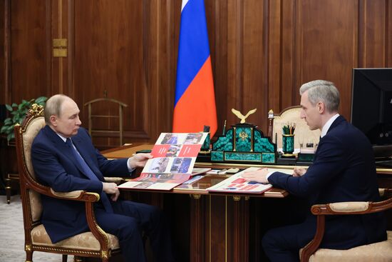 Президент Владимир Путин встретился с губернатором Смоленской области Василием Анохиным