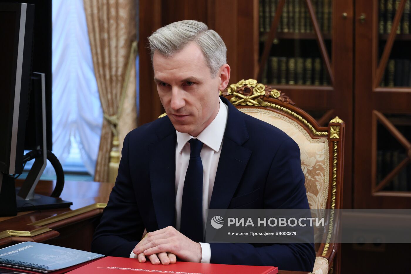 Президент Владимир Путин встретился с губернатором Смоленской области Василием Анохиным