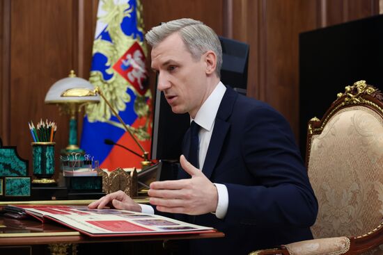 Президент Владимир Путин встретился с губернатором Смоленской области Василием Анохиным