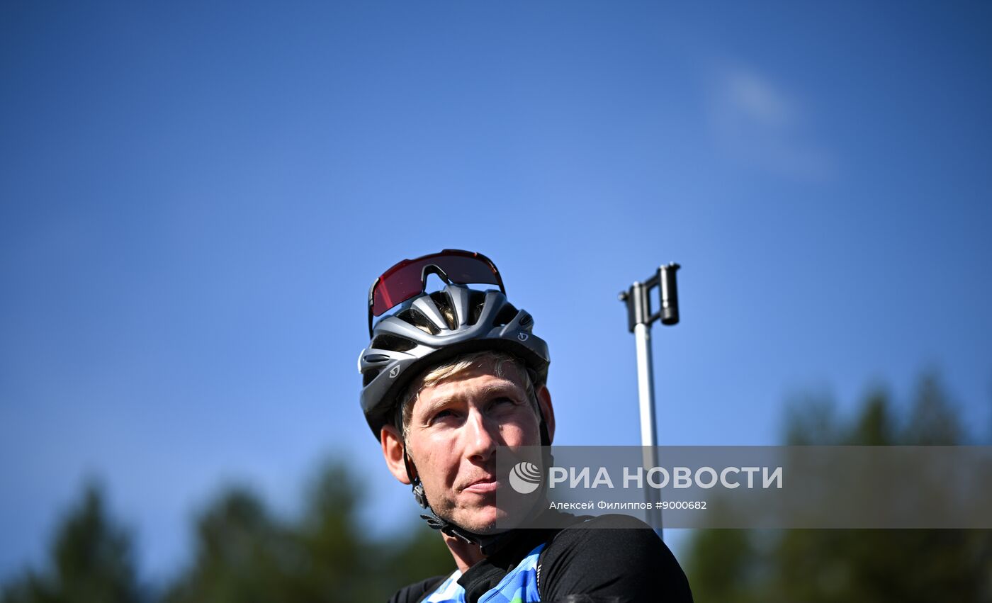 Тренировки перед началом чемпионата России по биатлону на лыжероллерах