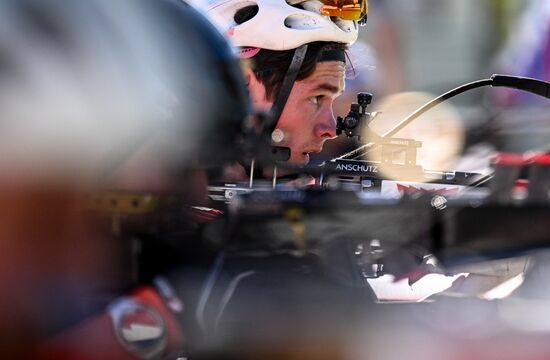 Тренировки перед началом чемпионата России по биатлону на лыжероллерах