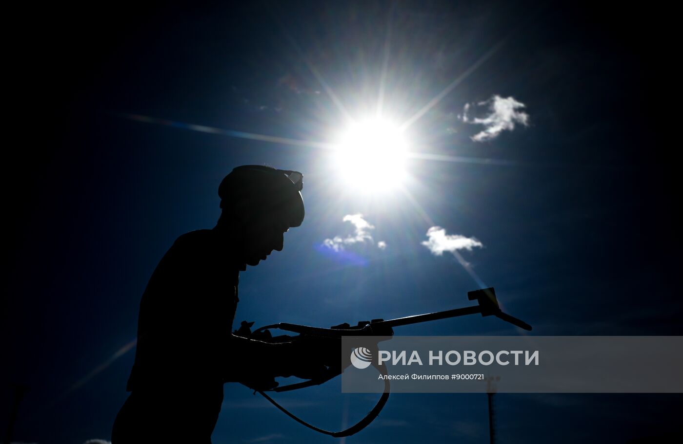 Тренировки перед началом чемпионата России по биатлону на лыжероллерах