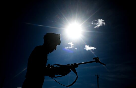 Тренировки перед началом чемпионата России по биатлону на лыжероллерах