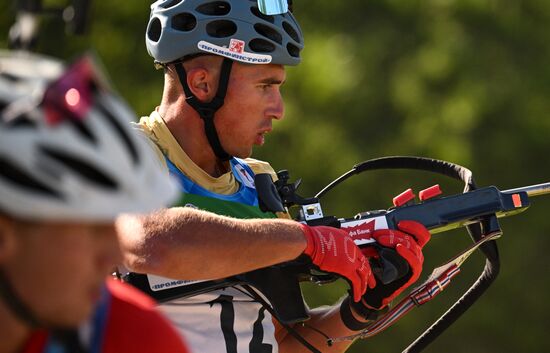 Тренировки перед началом чемпионата России по биатлону на лыжероллерах