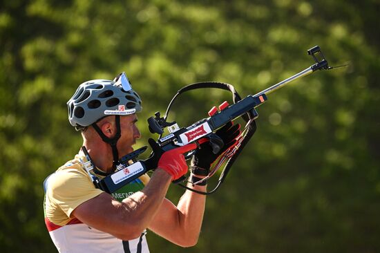 Тренировки перед началом чемпионата России по биатлону на лыжероллерах