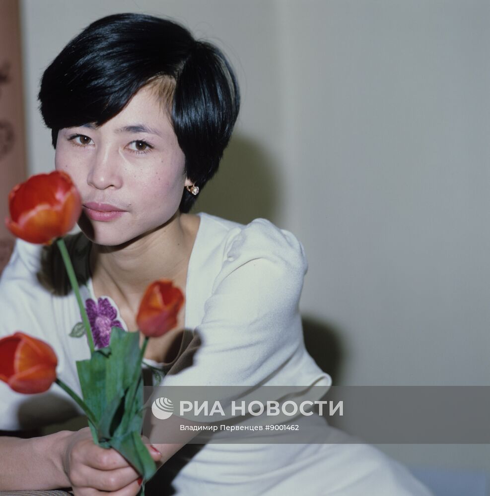 Эстрадная певица Роза Рымбаева