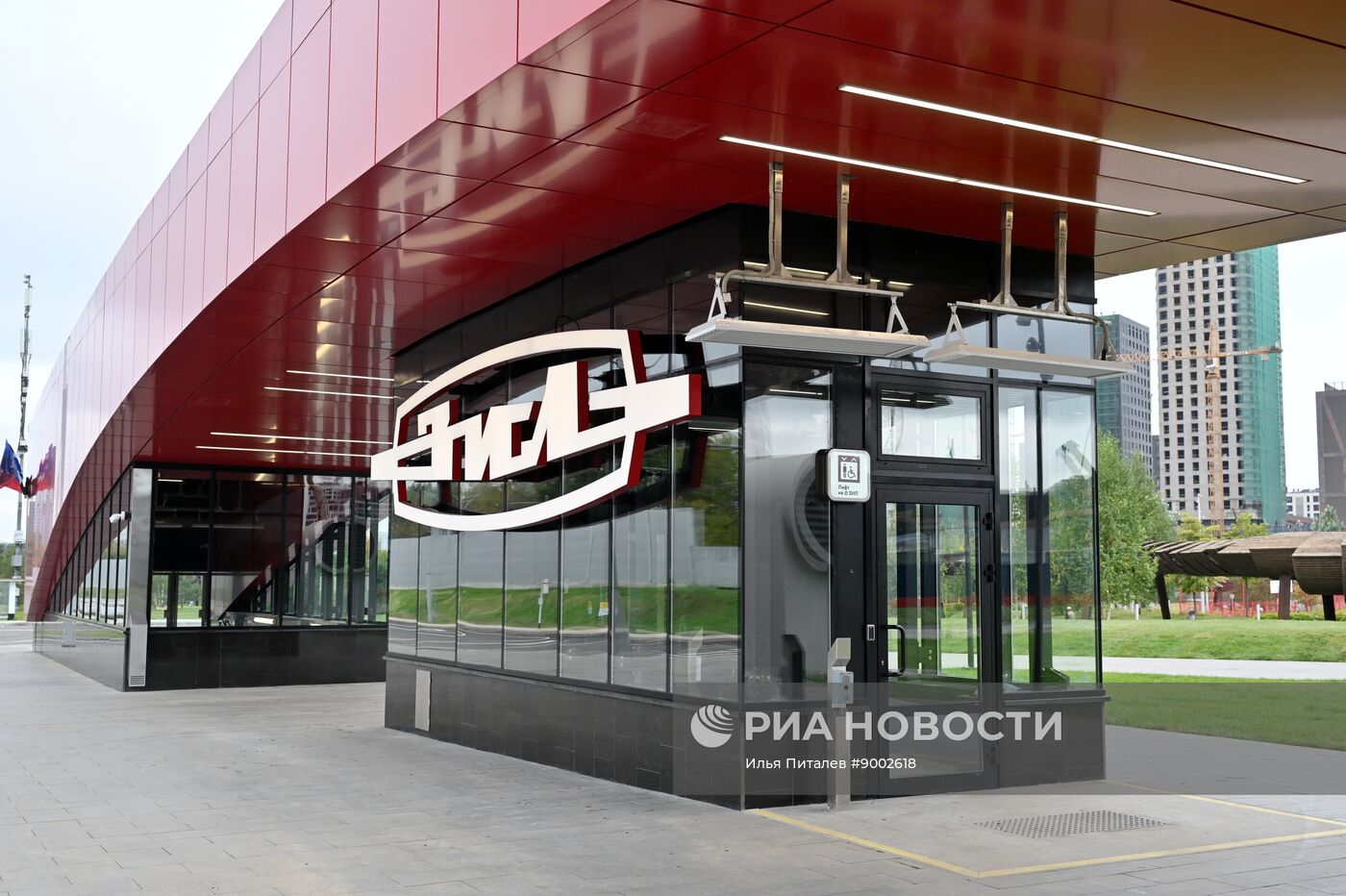 Запуск движения поездов по новому участку Троицкой линии метро от станции "Новаторская" до станции "ЗИЛ"