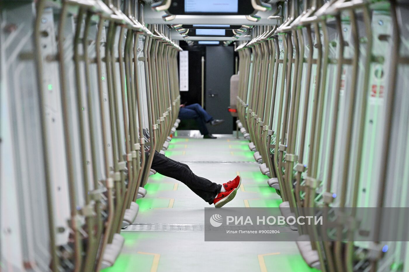 Запуск движения поездов по новому участку Троицкой линии метро от станции "Новаторская" до станции "ЗИЛ"