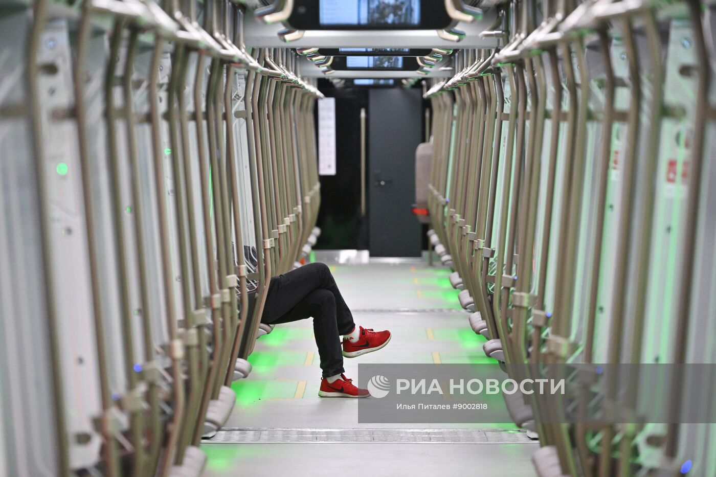 Запуск движения поездов по новому участку Троицкой линии метро от станции "Новаторская" до станции "ЗИЛ"