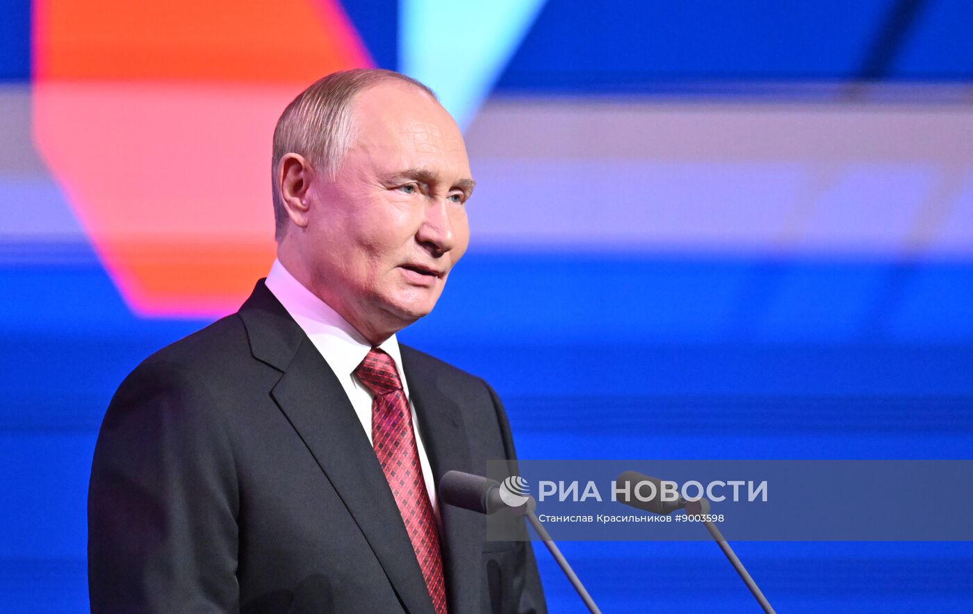 Президент Владимир Путин поздравил москвичей с Днем города