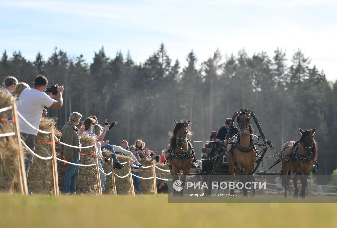 Конная шоу-программа "Русская тройка. Полёт сквозь века"