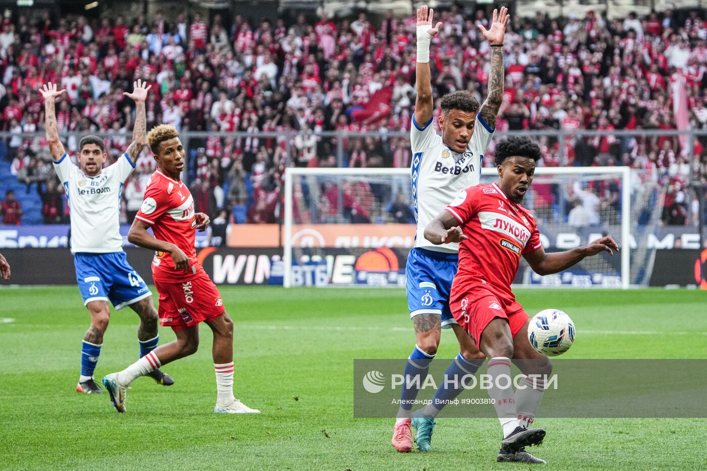 Футбол. РПЛ. Матч "Динамо" (Москва) - "Спартак" (Москва)