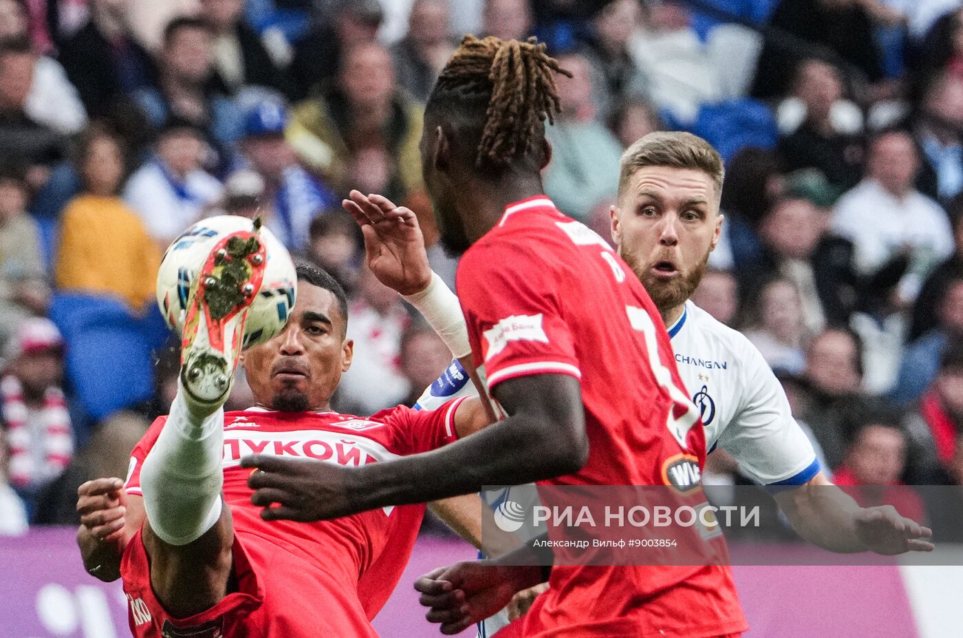 Футбол. РПЛ. Матч "Динамо" (Москва) - "Спартак" (Москва)