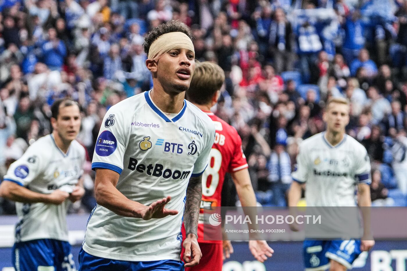 Футбол. РПЛ. Матч "Динамо" (Москва) - "Спартак" (Москва)