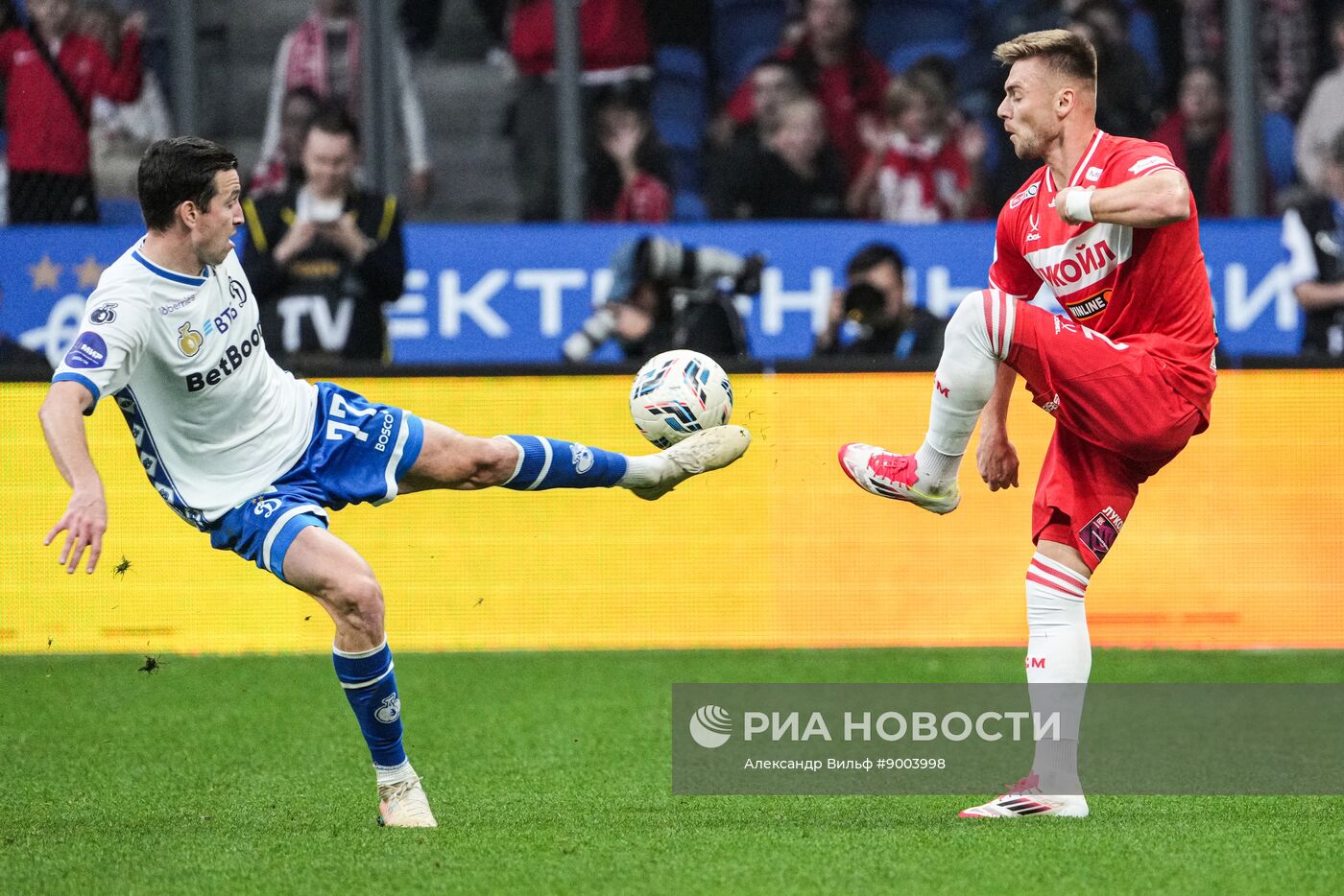 Футбол. РПЛ. Матч "Динамо" (Москва) - "Спартак" (Москва)