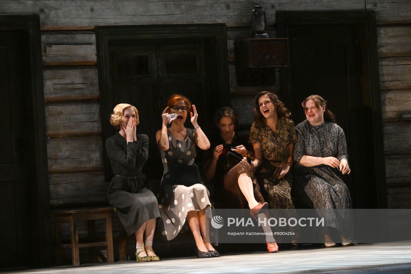 Спектакль "Охота жить" на сцене театра "Современник"