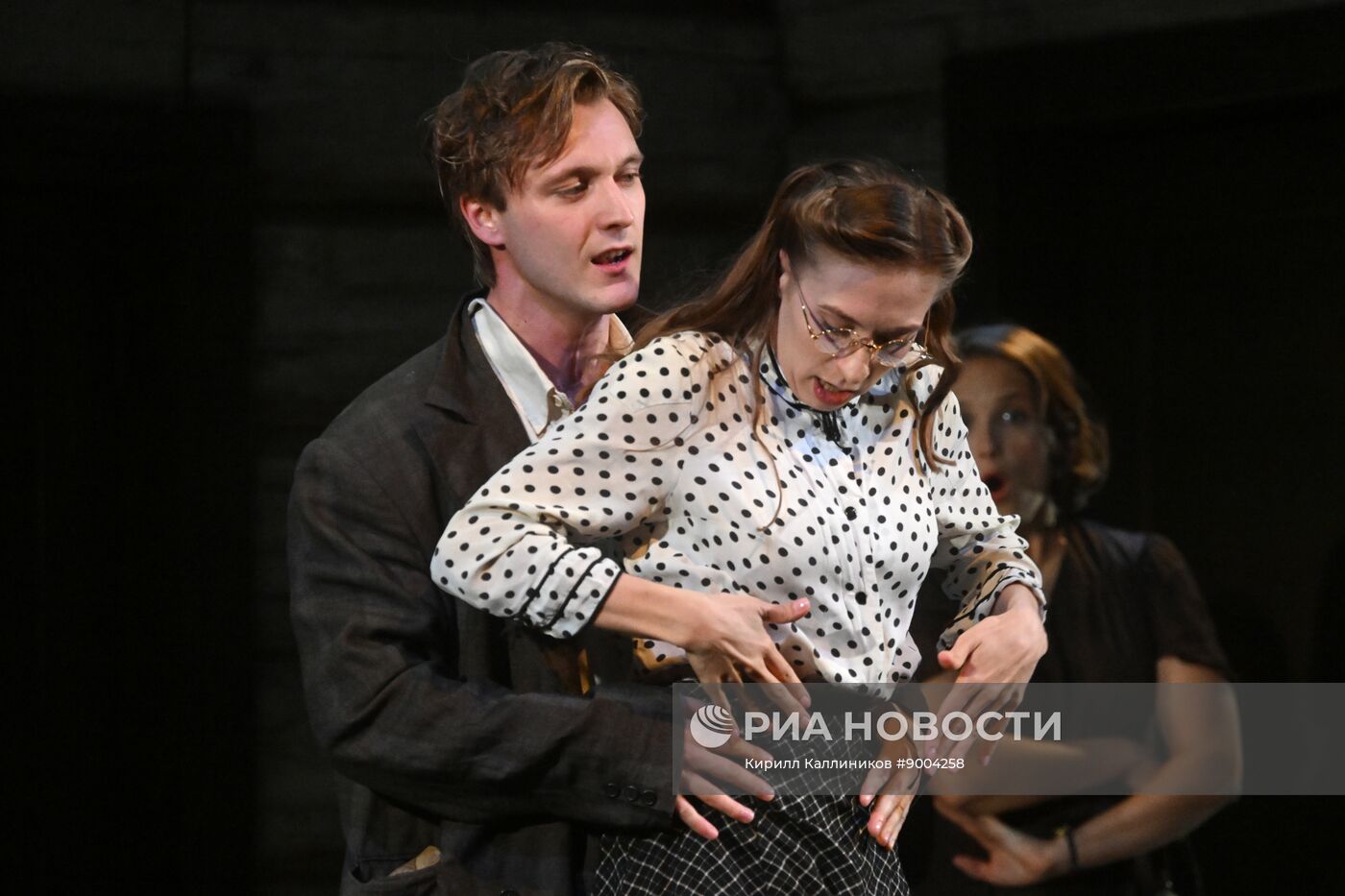 Спектакль "Охота жить" на сцене театра "Современник"