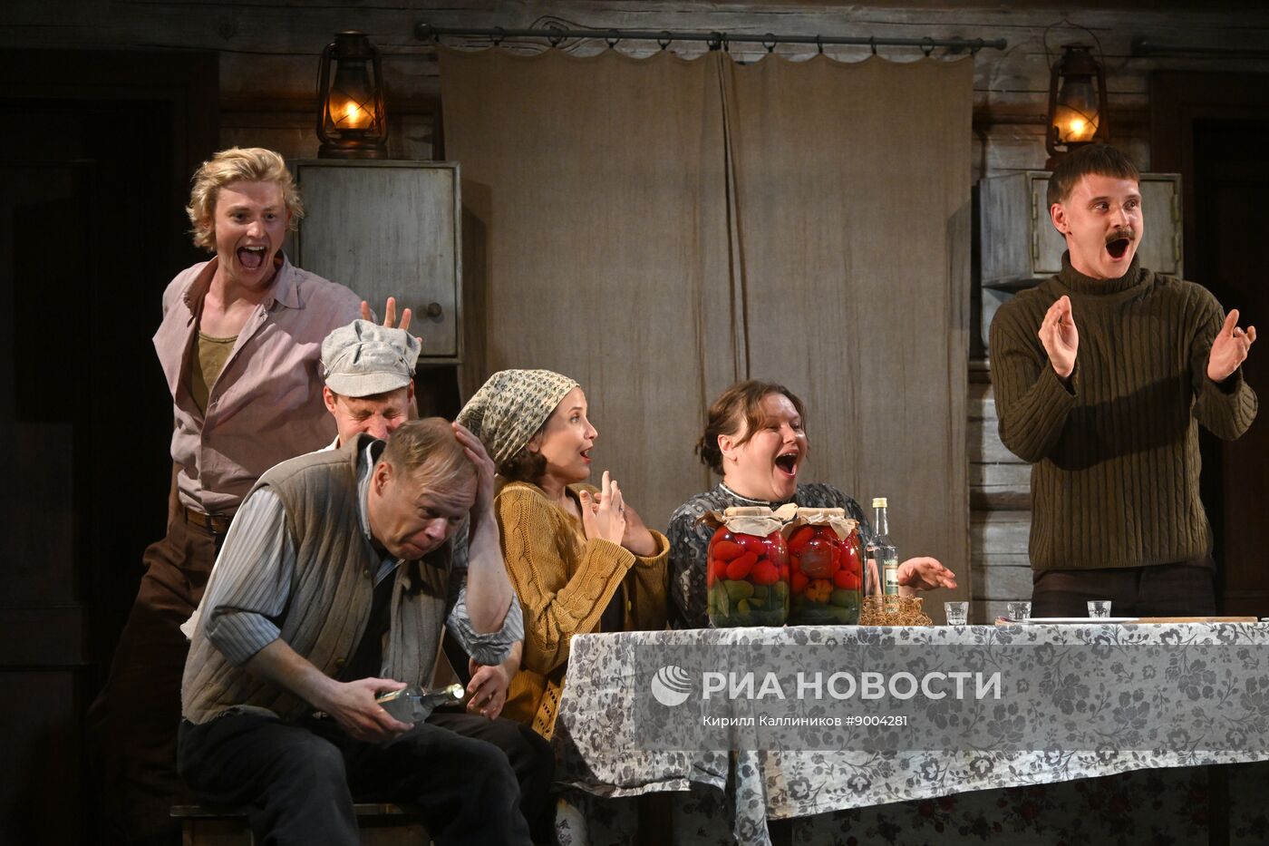 Спектакль "Охота жить" на сцене театра "Современник"