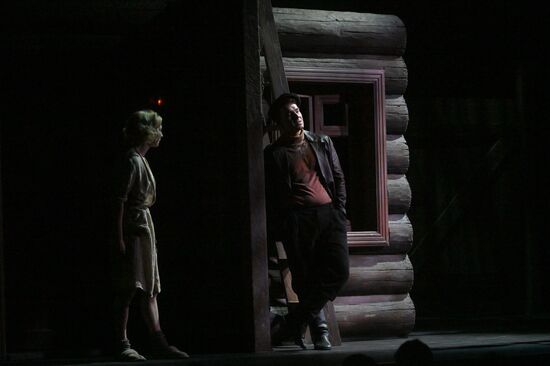 Спектакль "Охота жить" на сцене театра "Современник"