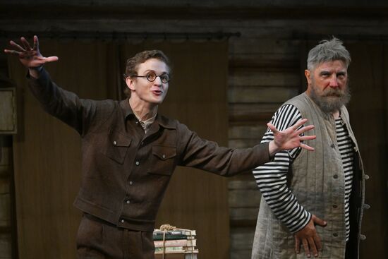 Спектакль "Охота жить" на сцене театра "Современник"