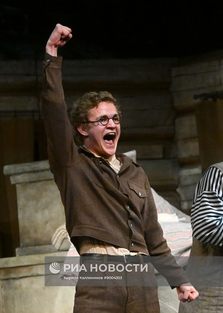 Спектакль "Охота жить" на сцене театра "Современник"