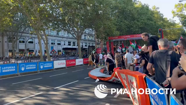 Срыв заключительного этапа велогонки "Вуэльта Испании" участниками пропалестинской акции протеста 