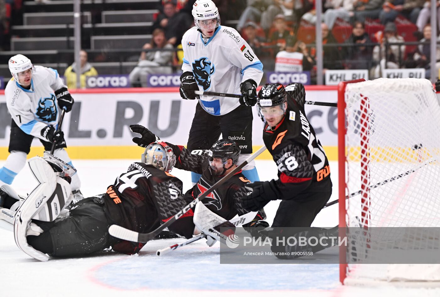 Хоккей. КХЛ. Матч "Авангард" - "Динамо Мн"