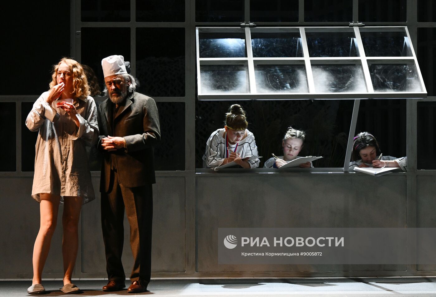 Предпремьерный показ спектакля "4 дня в 25 кадре" в театре "Мастерская П.Н. Фоменко"