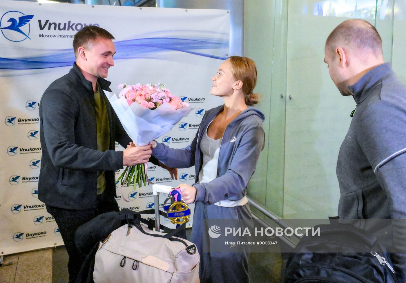 Встреча гимнастки А. Мельниковой, завоевавшей золото на международном турнире