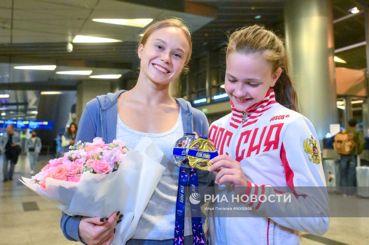 Встреча гимнастки А. Мельниковой, завоевавшей золото на международном турнире