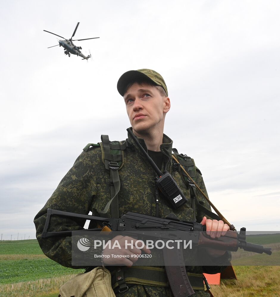 Отработка взлета и посадки военной авиации Белоруссии на шоссе в рамках учений "Запад-2025"