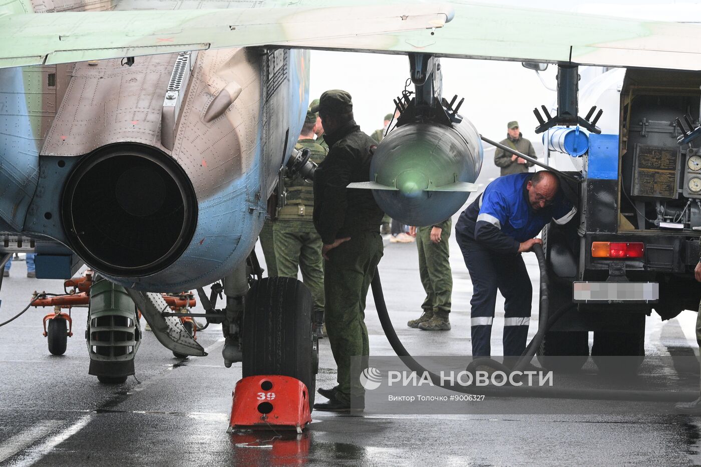 Отработка взлета и посадки военной авиации Белоруссии на шоссе в рамках учений "Запад-2025"