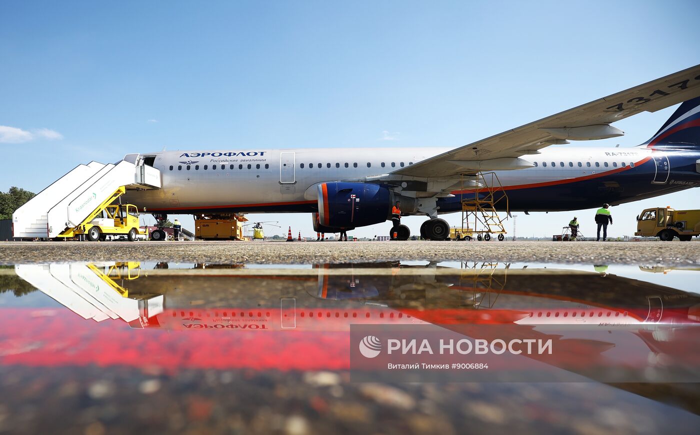 Первый рейс после возобновления работы аэропорта Краснодара