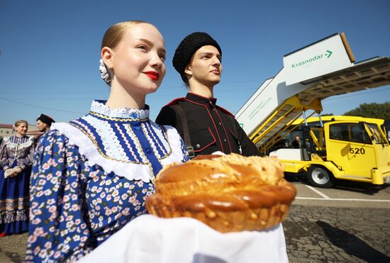 Первый рейс после возобновления работы аэропорта Краснодара