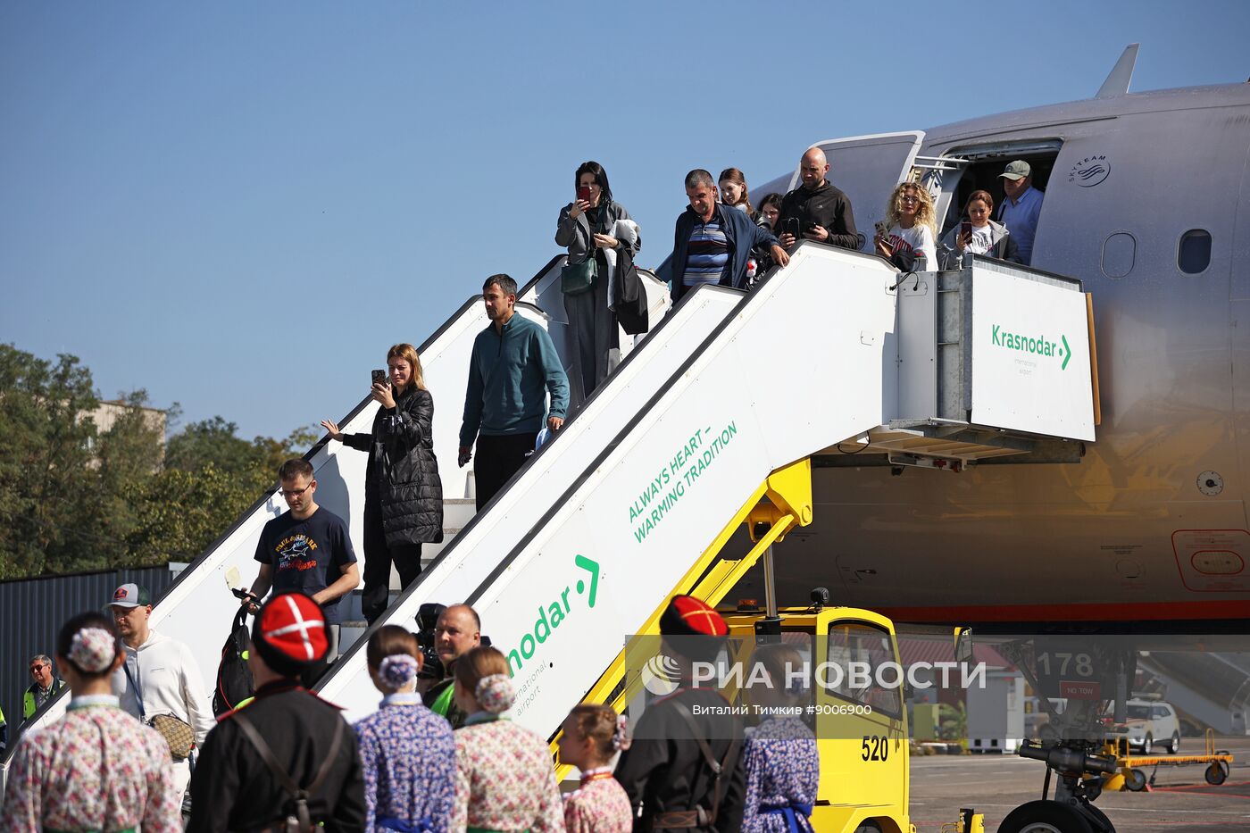 Первый рейс после возобновления работы аэропорта Краснодара