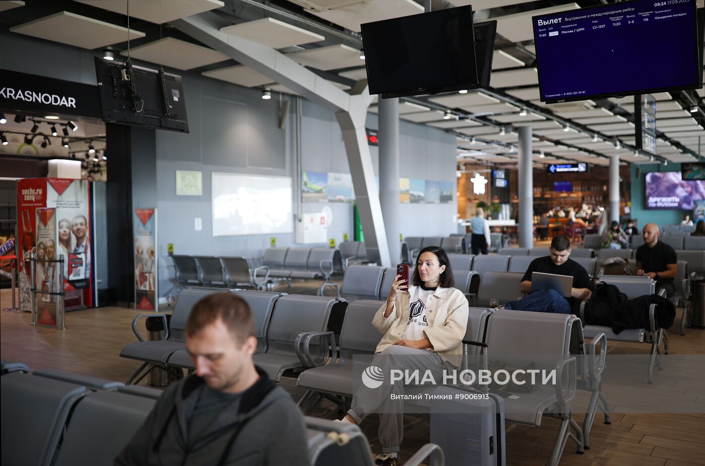 Первый рейс после возобновления работы аэропорта Краснодара