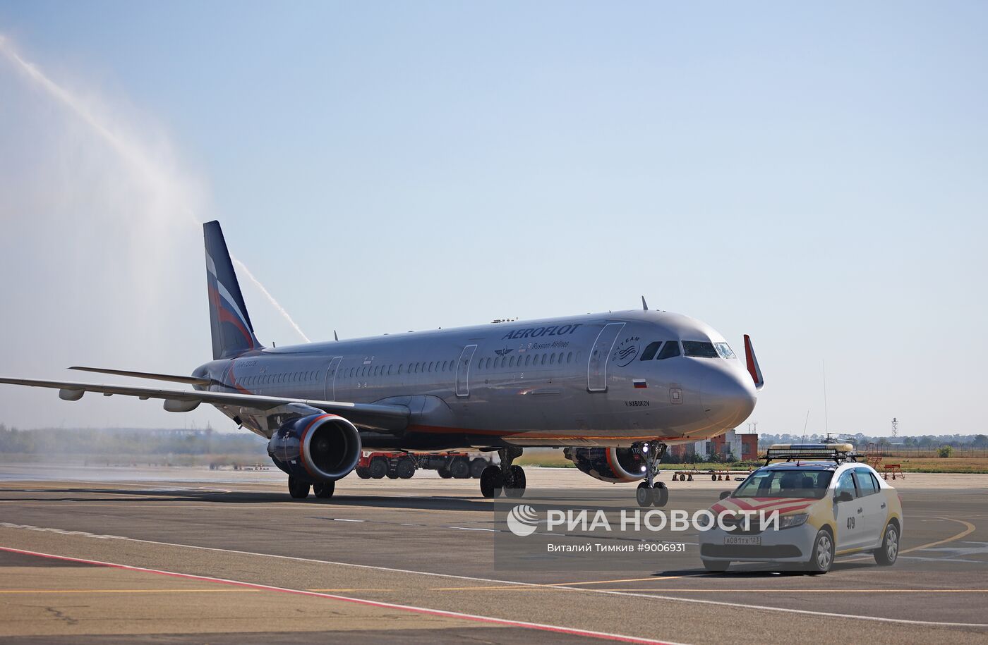 Первый рейс после возобновления работы аэропорта Краснодара